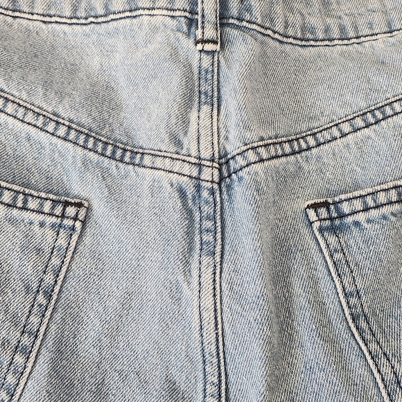 Distressed Long Baggy Jeans - Trendy Urban Streetwear - Picture 9 of 10